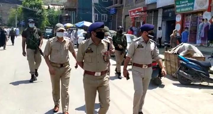 SSP Conducts Market Check in Anantnag Township