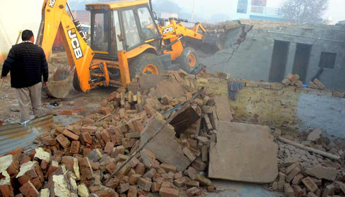600-year-old mosque demolished by authorities in Delhi
