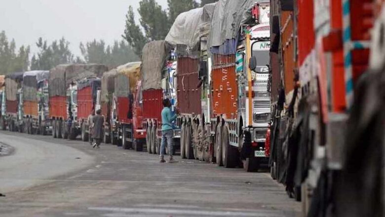 Traffic suspended on Srinagar-Jammu highway for second consecutive day