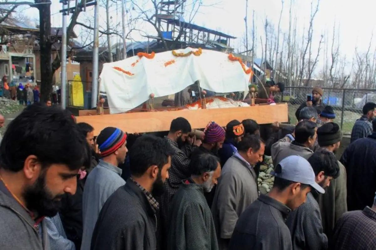 Muslims carry out final rites of Kashmiri Pandit lady in Kulgam