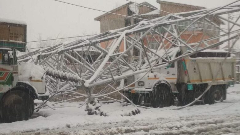 Snowfall: 02 Residential house, 3 vehicles, OHE wire of Railway track damaged in Kashmir