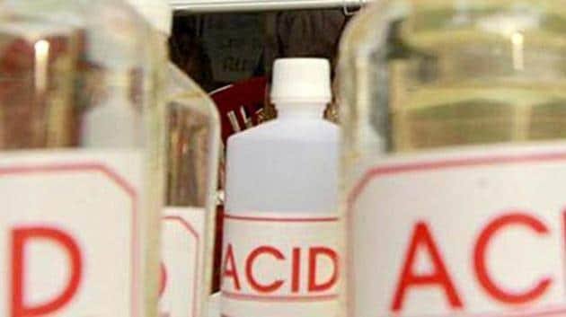 Unidentified Persons Throw Acid On 24-Year-old Girl in Srinagar