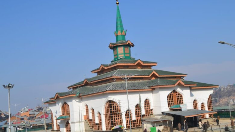 Kashmir’s Alamdar and the historical town of ‘Czrar e Shareef’