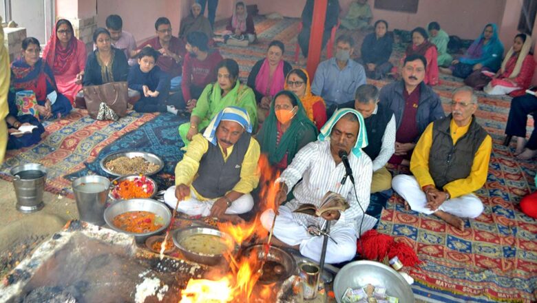 Pandits perform Hawan after 32 years in Budgam temple, thank Muslims for arrangements