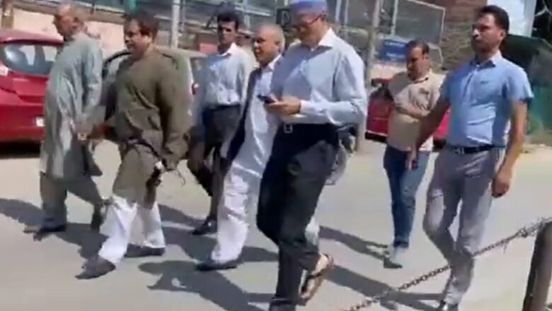 Denied security, Omar Abdullah walks on his own to remember 1931 martyrs
