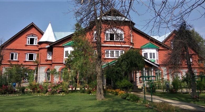 SP college Srinagar invites applications for various PG, UG courses