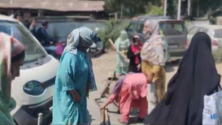 Budgam residents stage protests after electricity lines cut