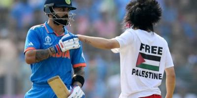 Pro-Palestine protestor interrupts cricket world cup final in Gujarat