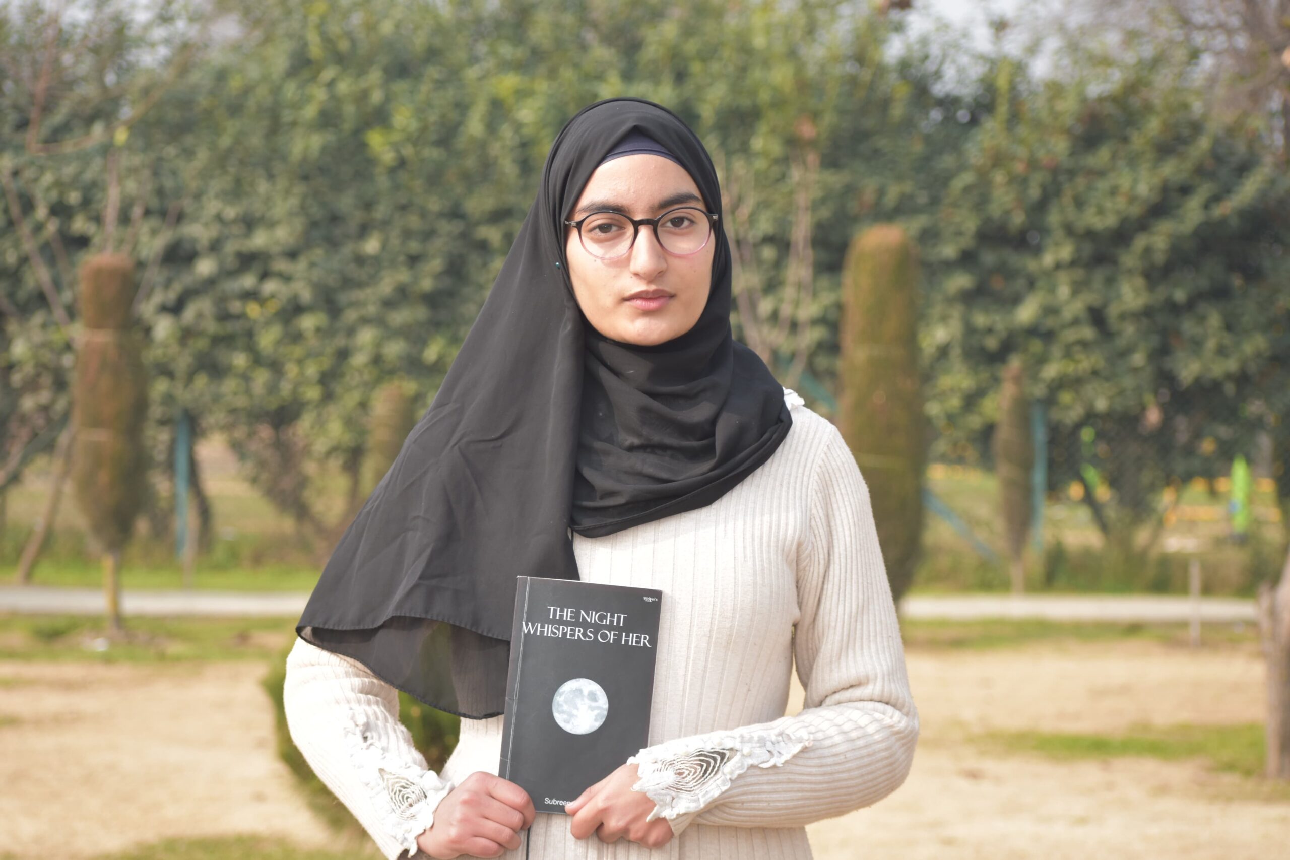 Teenage woman from Anantnag releases debut poetry anthology