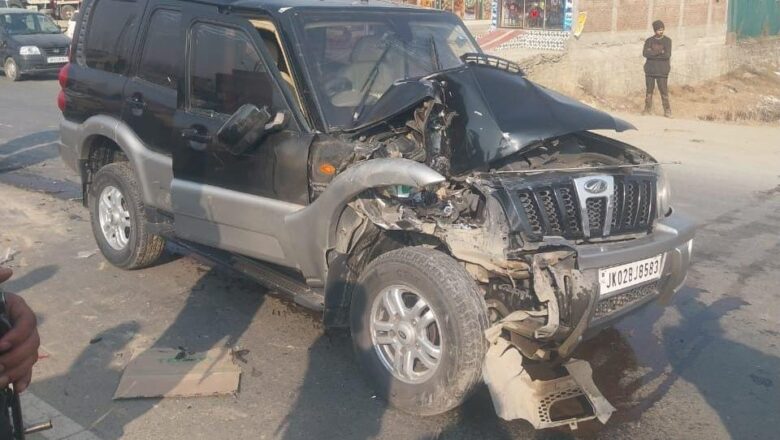 Mehbooba Mufti’s car meets accident on the way to Anantnag