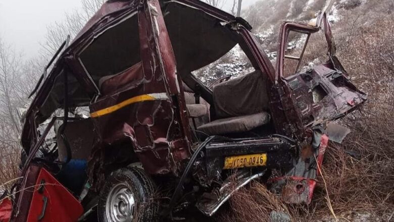 Two fatal road accidents claim 11 lives in Jammu Kashmir