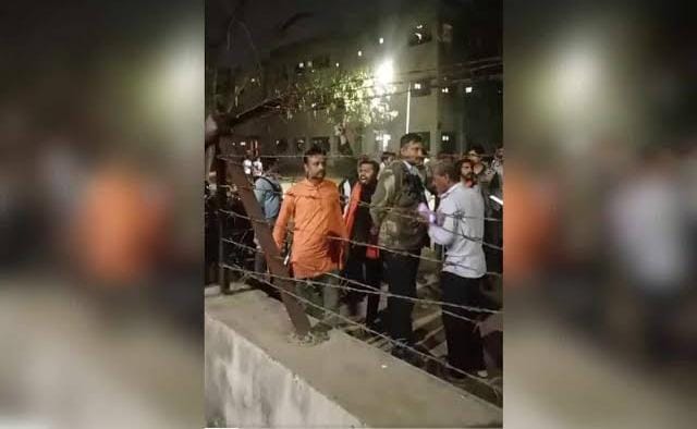 International students brutally attacked while offering Taraweeh prayers in Gujarat University