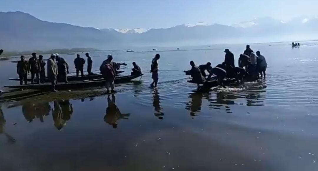 Fisherman dies after boat capsizes in Wular Lake