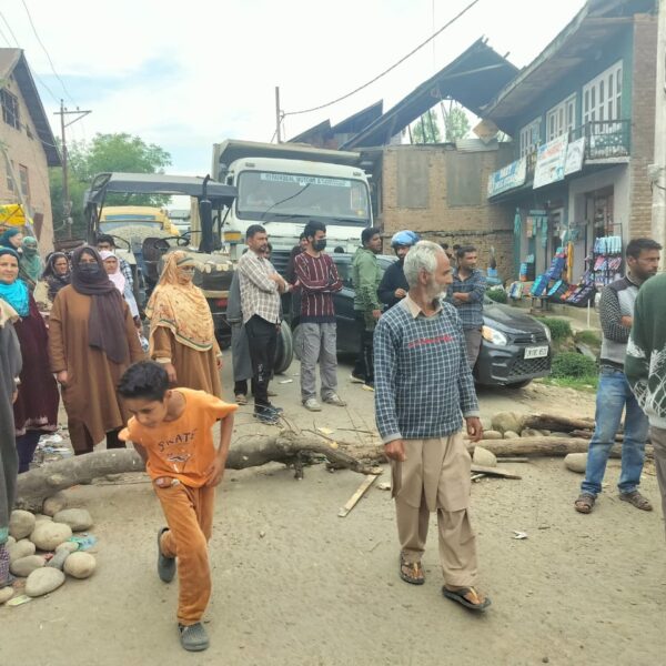 Smart meter installation sparks protests as KPDCL initiates implementation in Kulgam areas