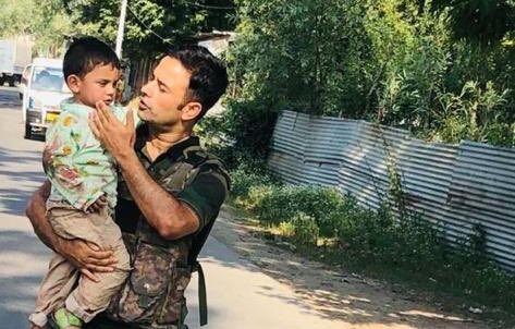 Police Official Wins Hearts After Recovering Kid From Shoot-out Site in Kashmir