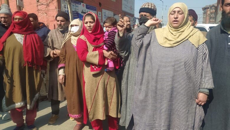 Anantnag Family Stages Protest in Srinagar, Claim Their Kin Innocent, Not a Militant