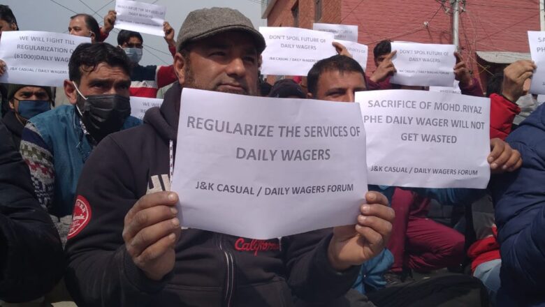 PHE Worker Commits Suicide – Jammu Kashmir Causal Laborers Demand Regularization