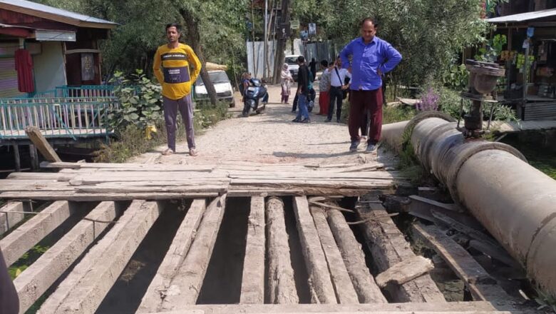 Residents of Mir Bahri Stage Protest for Basic Amenities