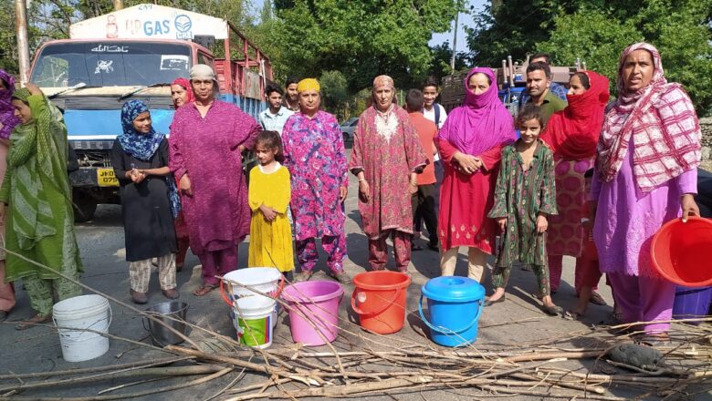 Chenigund Residents Stage Protest Against Jal Shakti Department