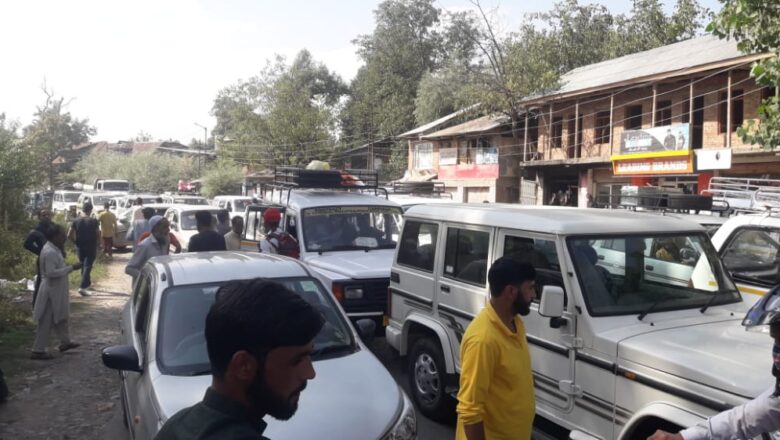 Water Crisis in Thajiwara Achabal : Residents Block Main Road, Protest Against PHE Department.