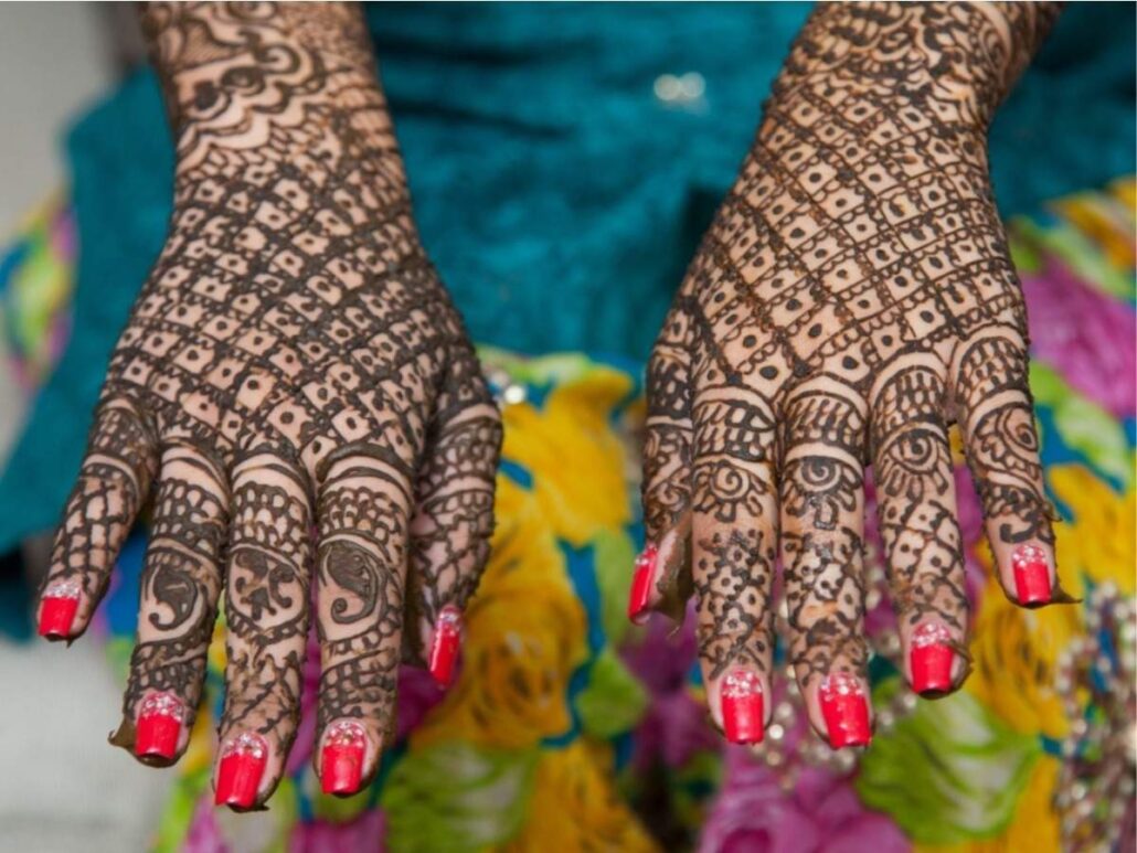 Christian school fines student for applying Mehndi on hands : r/india