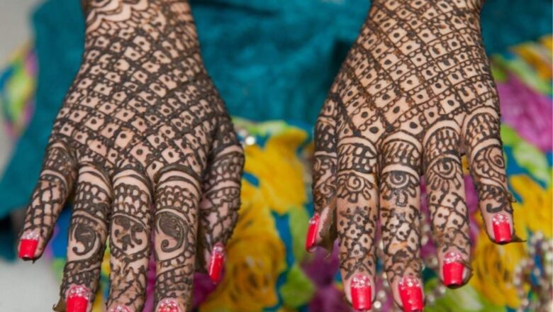 Hindutva Group Asks Women to not Apply Mehendi from Muslim Artists- Booked