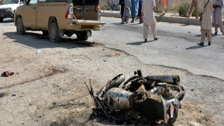 Suicide Bomber Blows Self in Pakistan, 3 Killed, 20 Others Injured