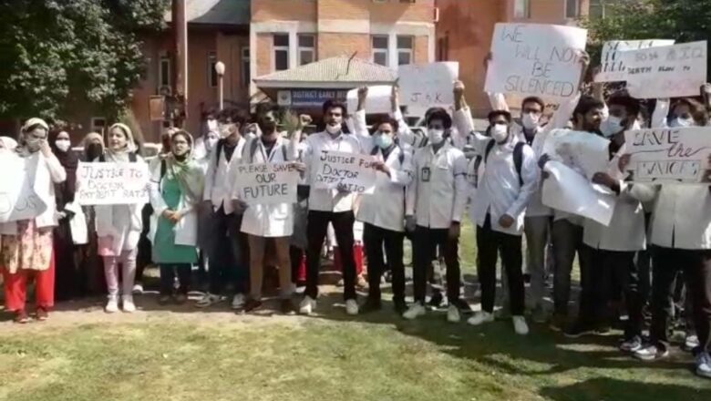 Medical students oppose Admin’s decision of pooling of MBBS seats in Jammu Kashmir