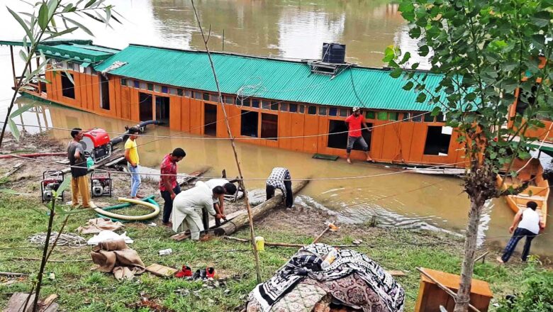 Kashmir’s iconic houseboats disappearing fast, Courtesy: construction ban