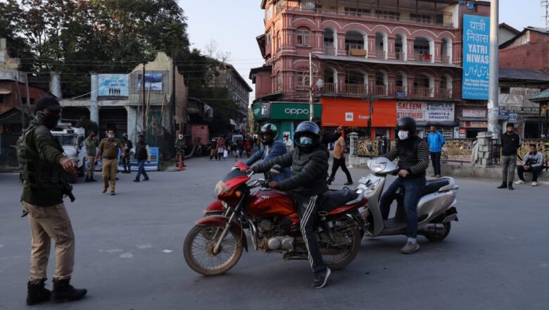 Two-wheelers of those without crash helmets will be seized: RTO Kashmir