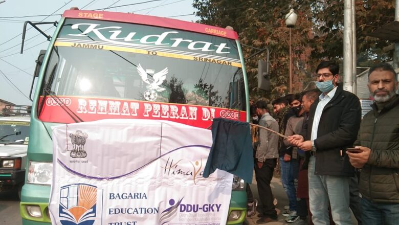 BDO Anantnag Talat Mahmood Wani Flag Off Batch Of 35 Students To Jaipur, Rajasthan