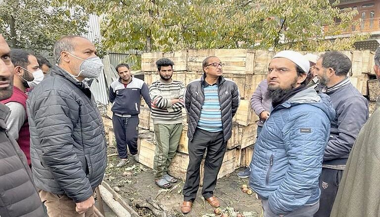 Director Horticulture Kashmir Visits Fire Victim At Ganowpora, Balpora; Provides 2 Lakh Rupees Cheque, Assures Further Assitance