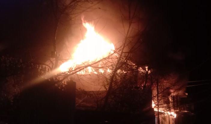 4 residential houses, cow shed damaged in midnight blaze at Handwara