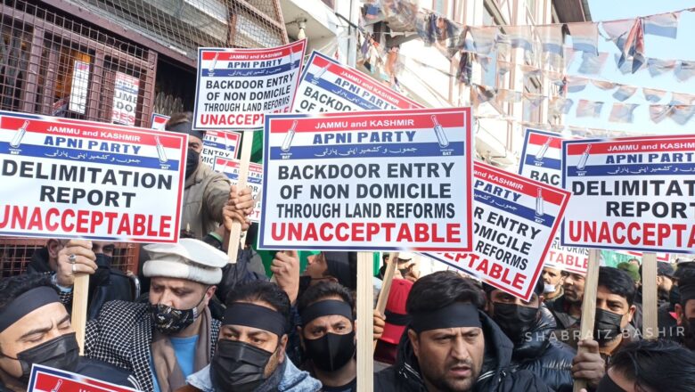 ‘Yahan kaun si Azadi hai, sab dhong hai’- Apni Party stages protest in Srinagar against Delimitation Proposal