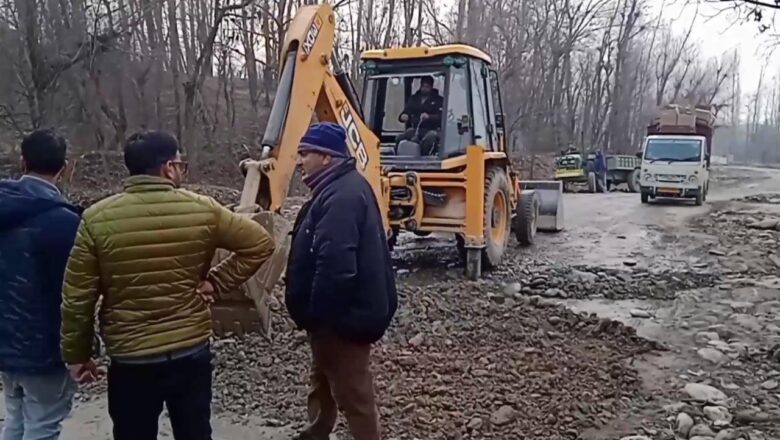 R&B takes hold of Chapargund-Gotli Bagh road repair project abandoned by JKPDC since eight years