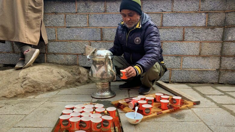 On Christmas, Kashmiri Muslims Serve Kehwa to Christians in St. Lukes Church in Srinagar