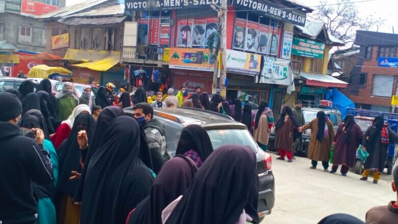 Shopian Residents Protest Against Installation of Smart Electric Meters