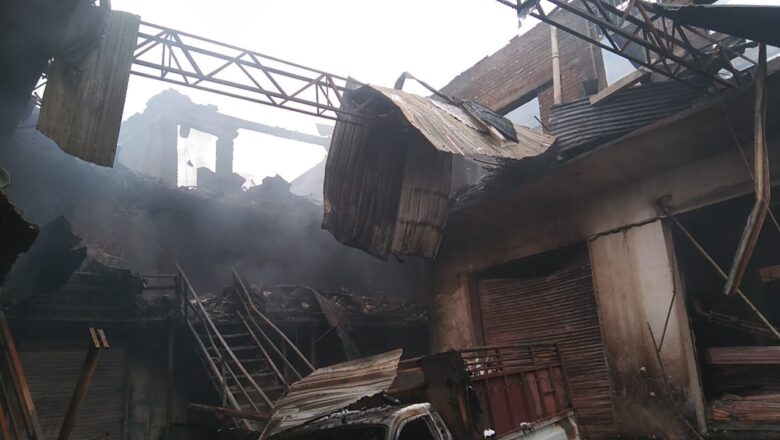 33 families turn homeless in Srinagar’s massive blaze