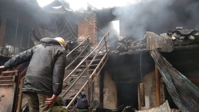 8 houses gutted as devastating fire leaves 24 families homeless in Batamaloo Srinagar; 10 firemen injured