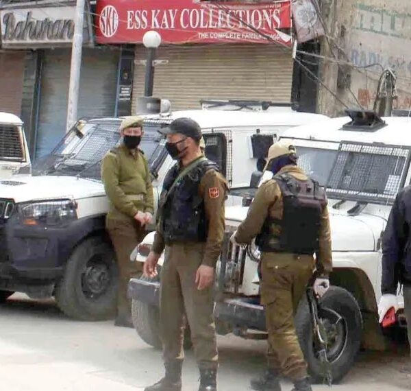 Srinagar police crackdown on sectarian slander, Vows strict action against offenders