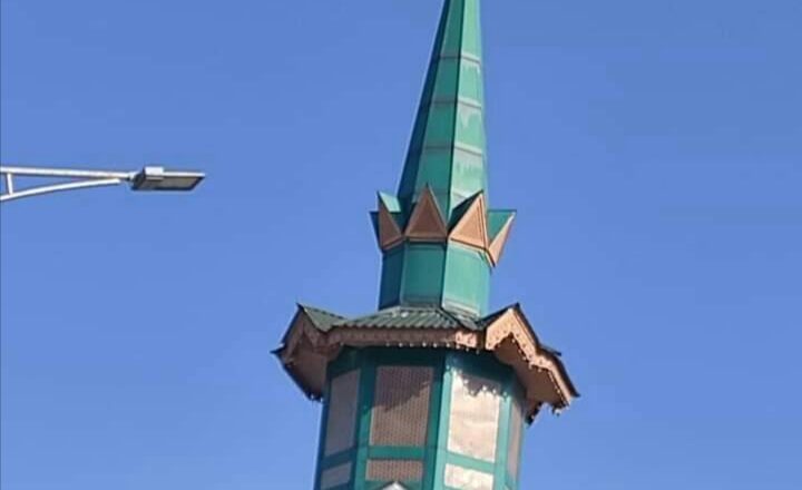 Minaret of Chrar-I-Sharief shrine tilted in earthquake