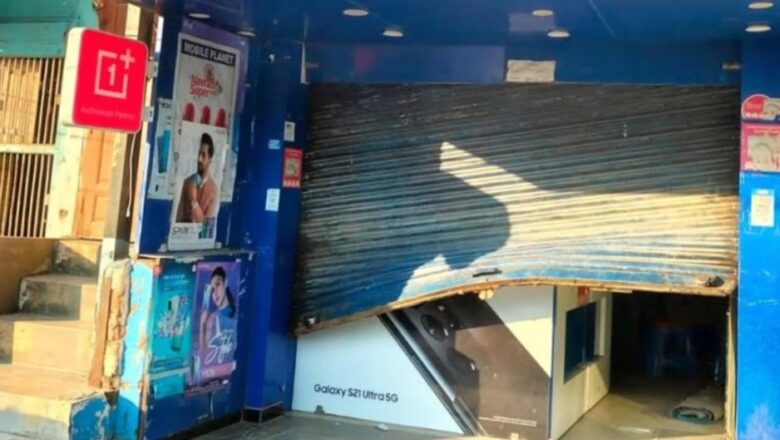 Criminals attack shopkeeper with a sharp-edged weapon, loot cash in Budgam Area