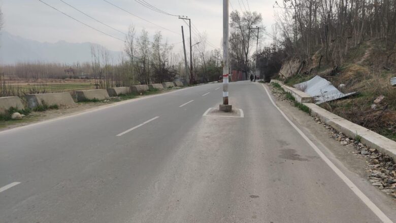 Electric pole in the middle of road in Srinagar; Locals irked