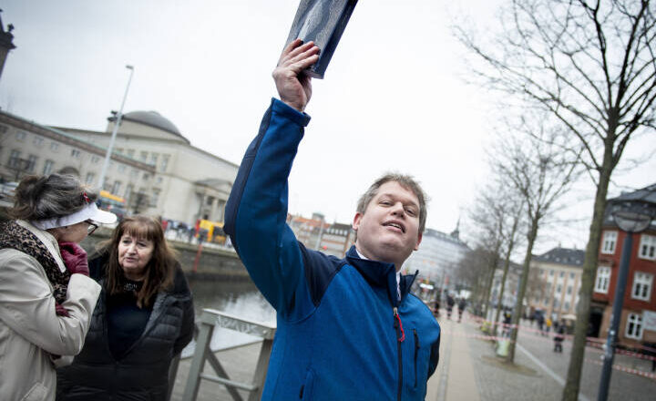 Danish far-right party leader burns Holy Quran under police protection in Sweden