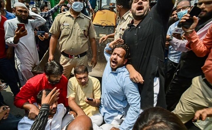 MC Delhi’s bulldozers reach Muslim-dominated Shaheen Bagh for demolition drive, Massive protests erupt