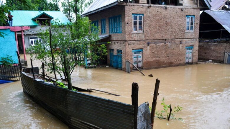 Bemina areas submerge in rainwater, people face lot of hardships