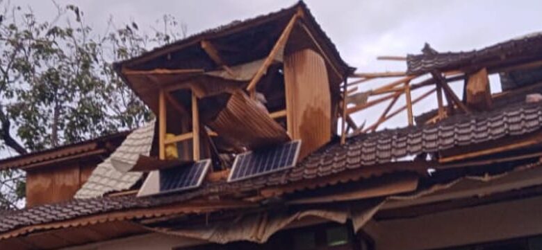 3 brothers of militant involved in Shopian killing arrested for ‘harbouring’ militants, residential house to be attached