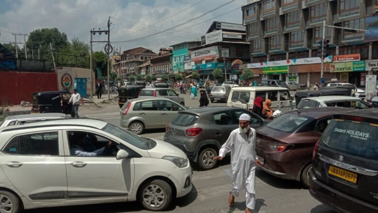 ‘Insufficient’ Zebra Crossings affecting Peoples’ safety in Kashmir