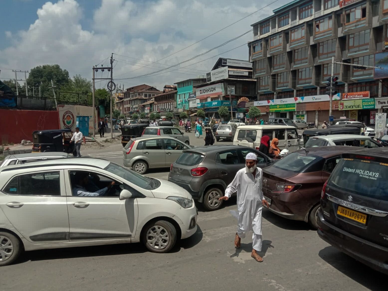 'Insufficient' Zebra Crossings affecting Peoples' safety in Kashmir