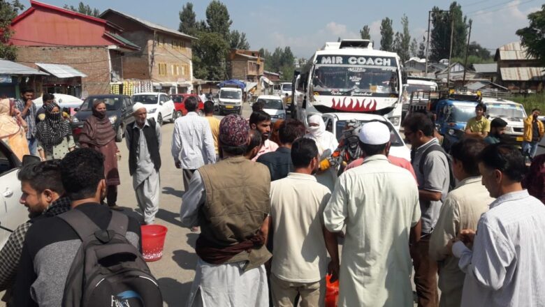 Protest in Achabal Anantnag against ‘contaminated’ water supply